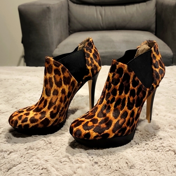 Women's INC International Concepts Leopard MuBoots(Excellent Condition) Size 7.5 - Picture 4 of 4